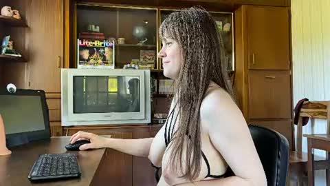 Claire Moulin online show from July 8, 8:52 am