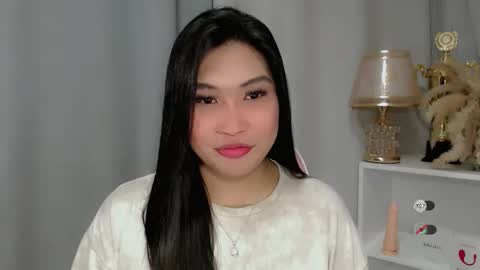 Snapshot of claire_wntr chatting on May 3, 6:19 am CLAIRE online show from May 3, 6:19 am
