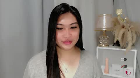 Snapshot of claire_wntr chatting on May 22, 6:53 am CLAIRE online show from May 22, 6:53 am