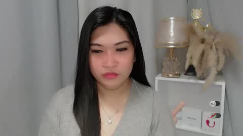 Snapshot of claire_wntr chatting on May 25, 4:29 am CLAIRE online show from May 25, 4:29 am
