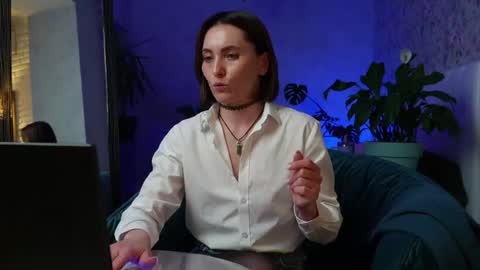 Snapshot of clara_bendover chatting on May 27, 6:49 pm Clara online show from May 27, 6:49 pm