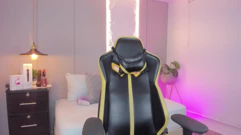 C L A R A online show from February 7, 2:48 am