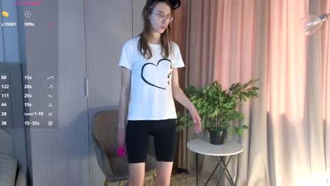 Sara online show from May 25, 7:03 am
