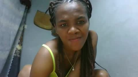 Snapshot of clarisse98 chatting on December 22, 10:40 pm clarisse98 online show from December 22, 10:40 pm