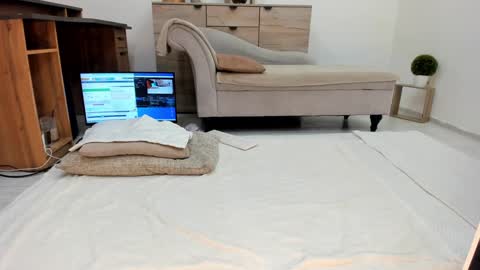 Snapshot of classy_medeeea chatting on December 21, 3:35 am Deea xxx online show from December 21, 3:35 am