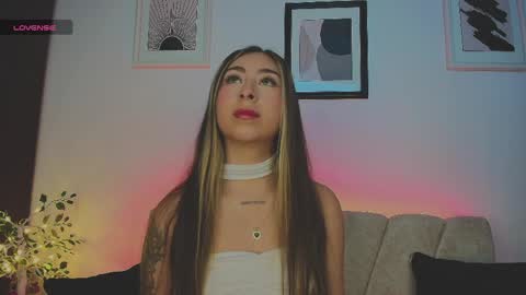 cloe_martinezz_ online show from May 14, 9:21 pm