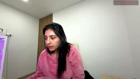 cloe small online show from March 9, 2:59 am