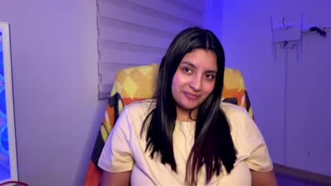 Snapshot of cloe_small08 chatting on June 29, 10:15 am cloe small online show from June 29, 10:15 am