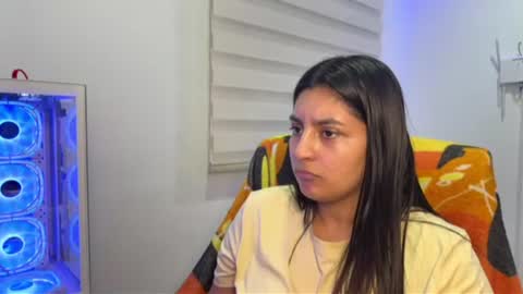 Snapshot of cloe_small08 chatting on June 30, 1:17 am cloe small online show from June 30, 1:17 am