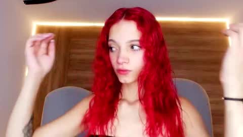 Snapshot of cloe_stanfort chatting on June 5, 7:19 pm Cloe Stanfort online show from June 5, 7:19 pm