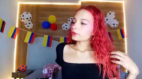 Snapshot of cloe_stanfort chatting on June 27, 7:19 pm Cloe Stanfort online show from June 27, 7:19 pm