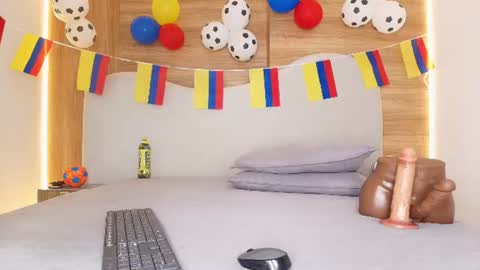 Snapshot of cloe_stanfort chatting on June 29, 7:14 pm Cloe Stanfort online show from June 29, 7:14 pm