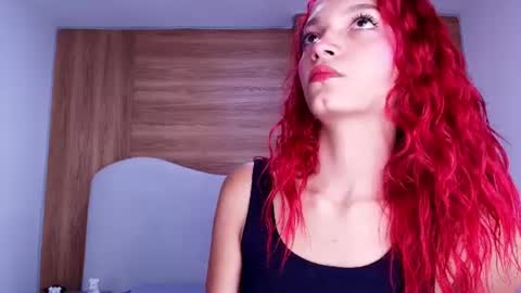 Snapshot of cloe_stanfort chatting on July 7, 7:18 pm Cloe Stanfort online show from July 7, 7:18 pm