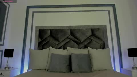    online show from April 19, 11:31 am