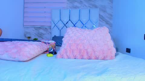 colett online show from February 14, 12:13 pm