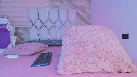colett online show from July 18, 11:58 am