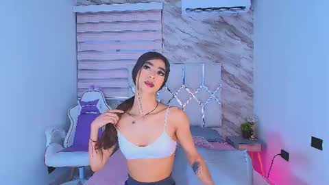 colett online show from July 19, 11:58 am