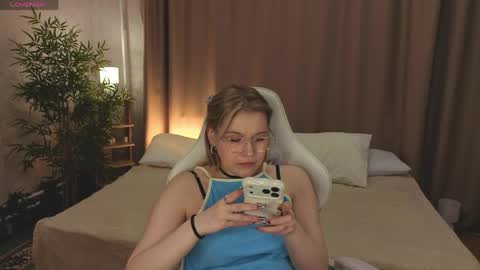 Collen Mon Tue Wed Thu Fri GMT 3 0300am - 0900am  online show from April 8, 12:49 pm