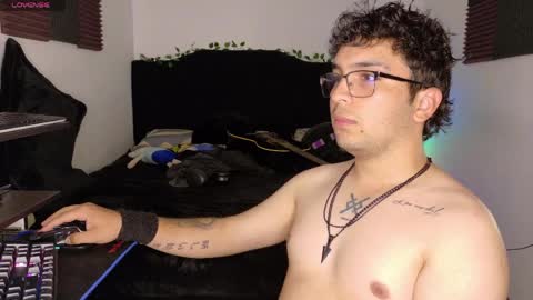 Snapshot of comandantepajas chatting on April 4, 1:37 am Alejandro online show from April 4, 1:37 am