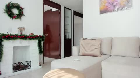 Snapshot of conie28_ chatting on December 15, 7:18 pm conie28 online show from December 15, 7:18 pm