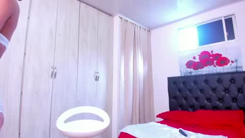 Snapshot of conni_f00x chatting on June 20, 7:27 pm conni_f00x online show from June 20, 7:27 pm