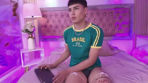Connor   online show from May 24, 12:32 pm