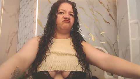 Snapshot of cony_curly_b chatting on July 10, 3:11 am Online 2200 - 0600 online show from July 10, 3:11 am