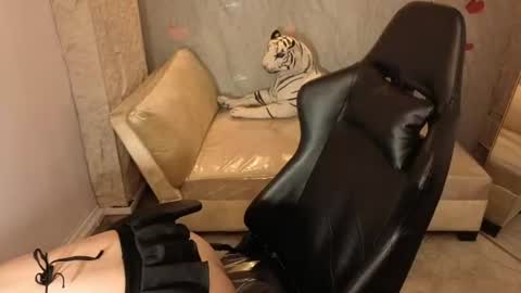 Snapshot of cony_curly_b chatting on July 18, 3:11 am Online 2200 - 0600 online show from July 18, 3:11 am