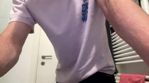 Snapshot of coooocoooo09 chatting on February 2, 11:42 am coooocoooo09 online show from February 2, 11:42 am