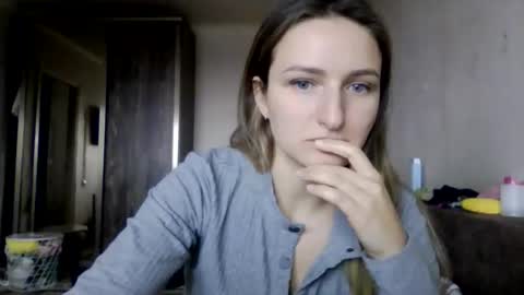 cora_fora online show from December 22, 9:39 am