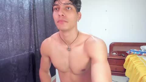 Snapshot of corey_vale chatting on July 20, 3:25 pm corey_vale online show from July 20, 3:25 pm