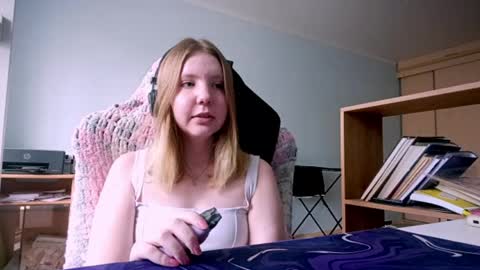 Elvi online show from May 26, 9:38 am