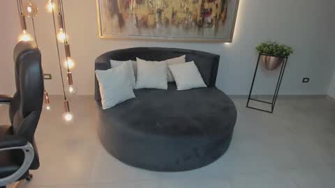 Corinne Russo online show from September 29, 5:45 am