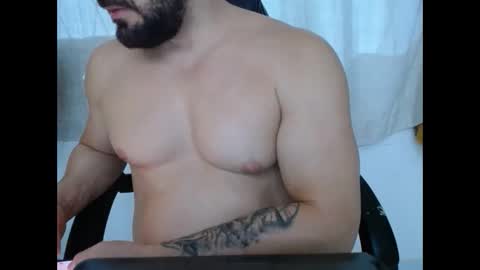 Snapshot of corolaxxl chatting on December 16, 2:38 am corolaxxl online show from December 16, 2:38 am