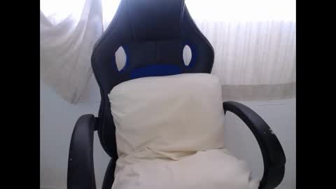 Snapshot of corolaxxl chatting on December 19, 7:21 pm corolaxxl online show from December 19, 7:21 pm