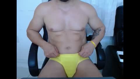 Snapshot of corolaxxl chatting on March 4, 1:33 am corolaxxl online show from March 4, 1:33 am