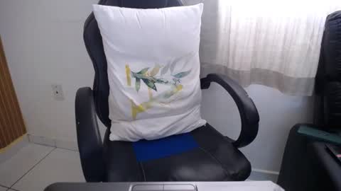 Snapshot of corolaxxl chatting on March 4, 4:46 pm corolaxxl online show from March 4, 4:46 pm