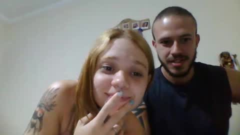 Snapshot of couplehot1515 chatting on December 18, 2:10 am couplehot1515 online show from December 18, 2:10 am