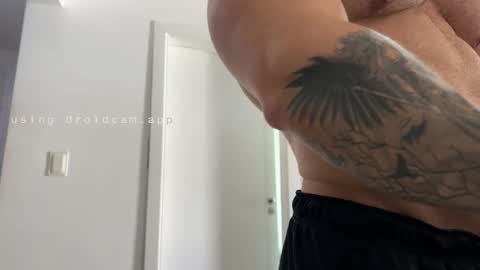 couplemuscle40 online show from December 18, 12:55 pm