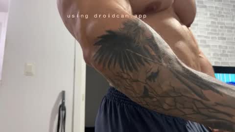 couplemuscle40 online show from February 10, 11:31 pm