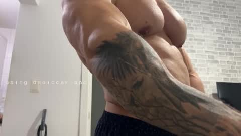 couplemuscle40 online show from February 25, 5:44 pm