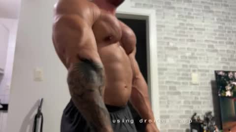 couplemuscle40 online show from March 3, 2:07 am