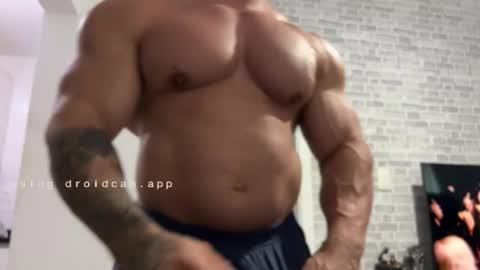 couplemuscle40 online show from May 9, 3:50 pm