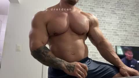 couplemuscle40 online show from June 19, 3:49 pm