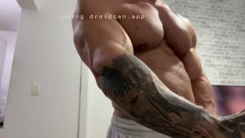 couplemuscle40 online show from July 11, 6:10 pm
