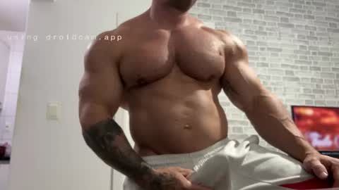 couplemuscle40 online show from July 13, 9:17 pm