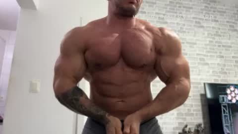 couplemuscle40 online show from July 23, 5:44 pm