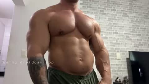 couplemuscle40 online show from July 30, 7:24 pm