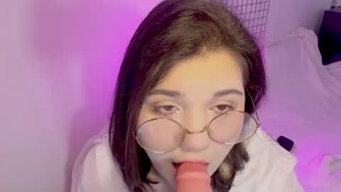 Snapshot of cozypeony chatting on April 1, 6:25 am Cozy online show from April 1, 6:25 am