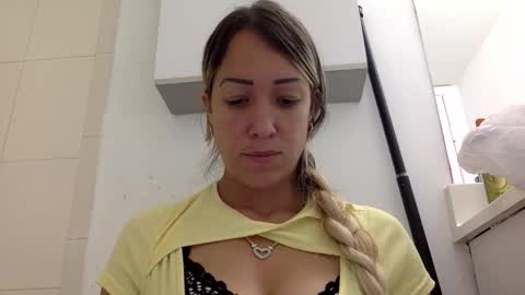 cramelito01 online show from April 12, 8:25 pm